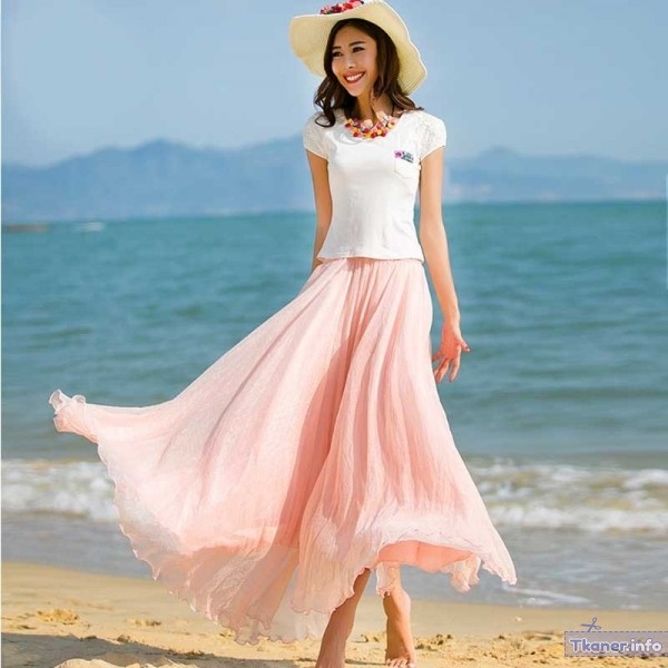 Нежно-розовая расклешенная юбка