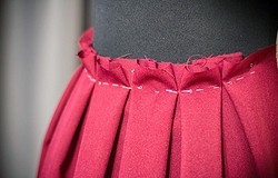 Выкройка юбки в складку на поясе: особенности обработки складок
