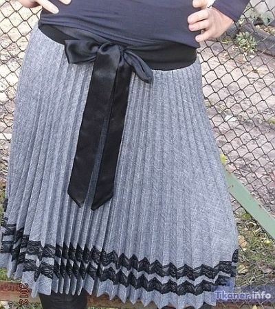Серая юбка с черными полосками