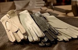Чем обработать кожаные перчатки? Как почистить кожу разных цветов? Средства для чистки снаружи и внутри. Избавляемся от застарелых пятен.