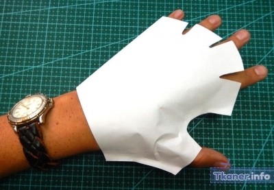 Перчатки без пальцев выкройки и примерка из бумаги
