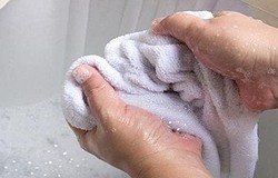 Как отстирать и отбелить кухонные полотенца? Народные средства против жира и других пятен. 4 средства для экспресс-отбеливания полотенца