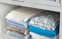 Как сложить постельное бельё — методы складывания белья в шкаф