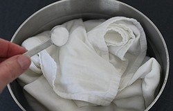 Замачивать ли постельное белье и полотенца перед стиркой: все за и против