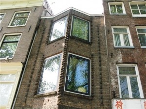 Почему в Голландии нет штор на окнах