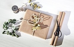 Как упаковать сумку в подарок: варианты и рекомендации