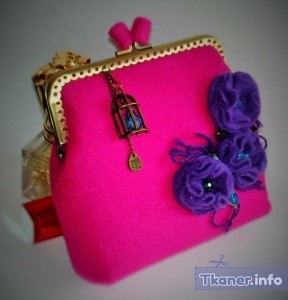 Розовая сумка из фетра с цветами