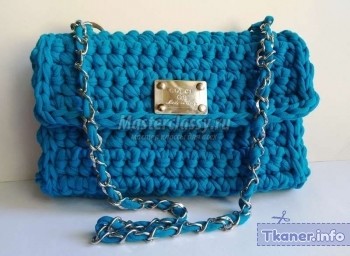 Синяя сумка крючком