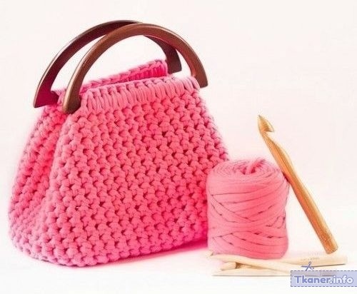 Ярко-розовая сумка крючком