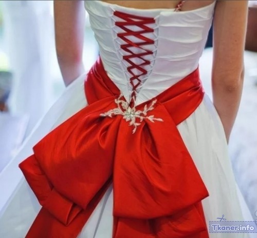 Бант на поясе свадебного платья