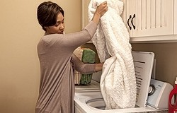 Можно ли стирать шерстяное одеяло в машинке? Какой режим стирки