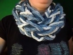 Вязание без спиц из шерсти с петлями 1 шарф