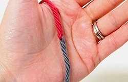 Как связать нитки без узла при вязании: 2 надежных способа соединения ниток