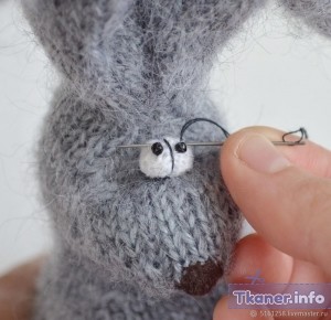 Как вышить глазки игрушке нитками
