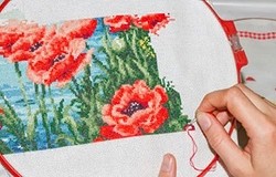 Вышивка нитками мулине: выбор трафарета и перенос рисунка на ткань.